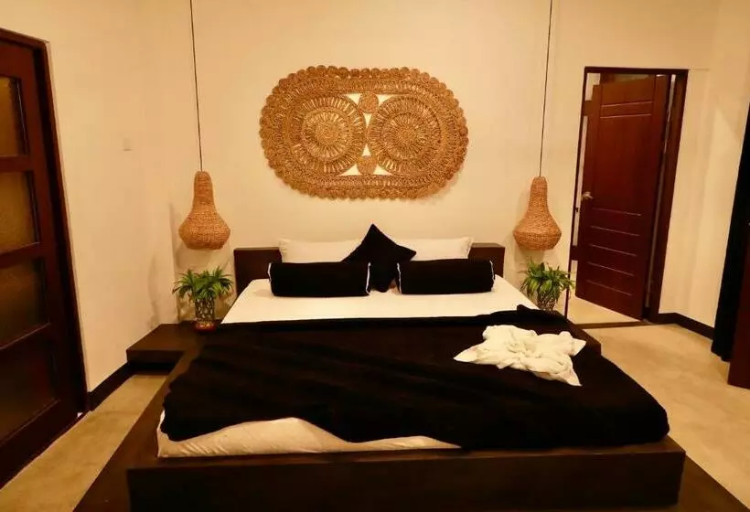 هتل The Jini House