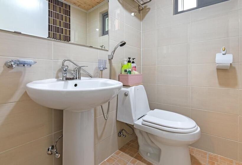 酒店 Gangneung Badauibyeol Pension