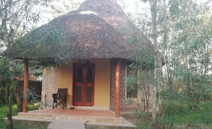 هتل Irungu Forest Safari Lodge