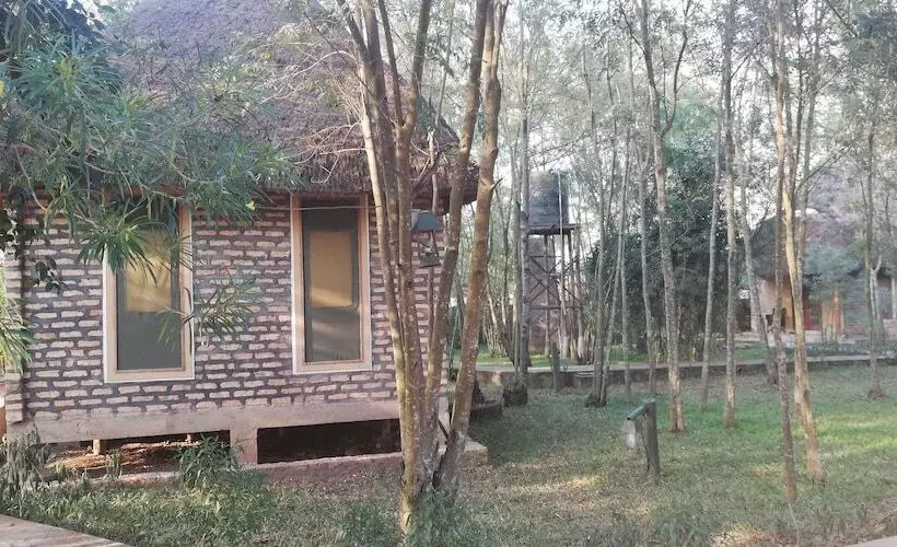 هتل Irungu Forest Safari Lodge