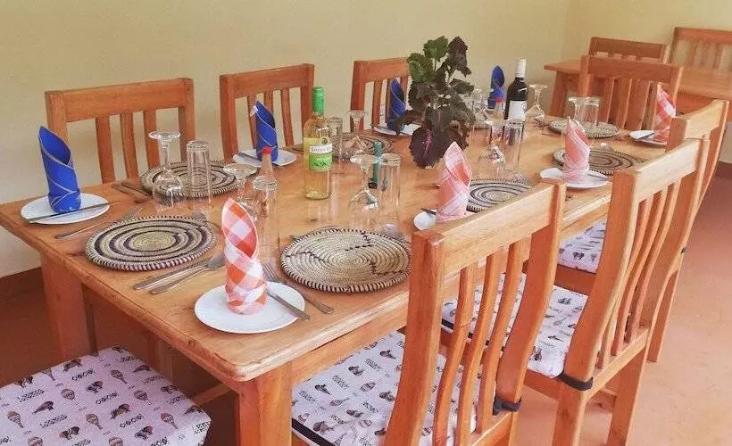 هتل Irungu Forest Safari Lodge