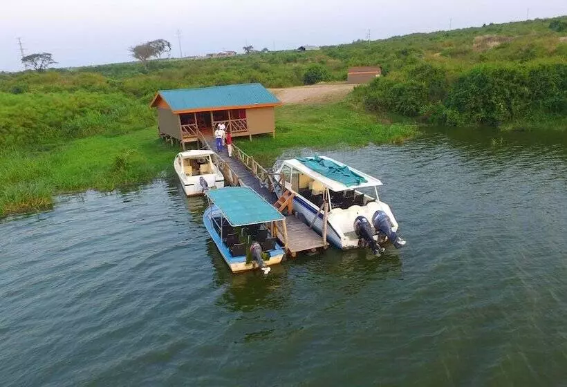 هتل Irungu Forest Safari Lodge