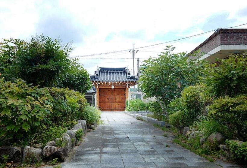 Hotel Namwon Sugokdang Hanok Stay