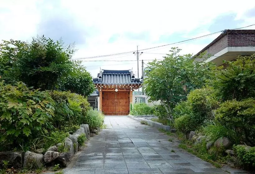 ホテル Namwon Sugokdang Hanok Stay