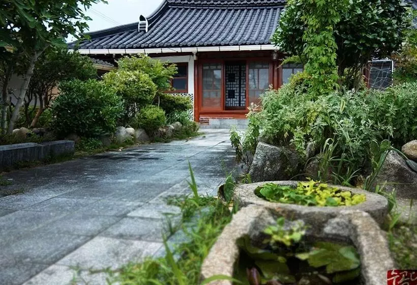 ホテル Namwon Sugokdang Hanok Stay