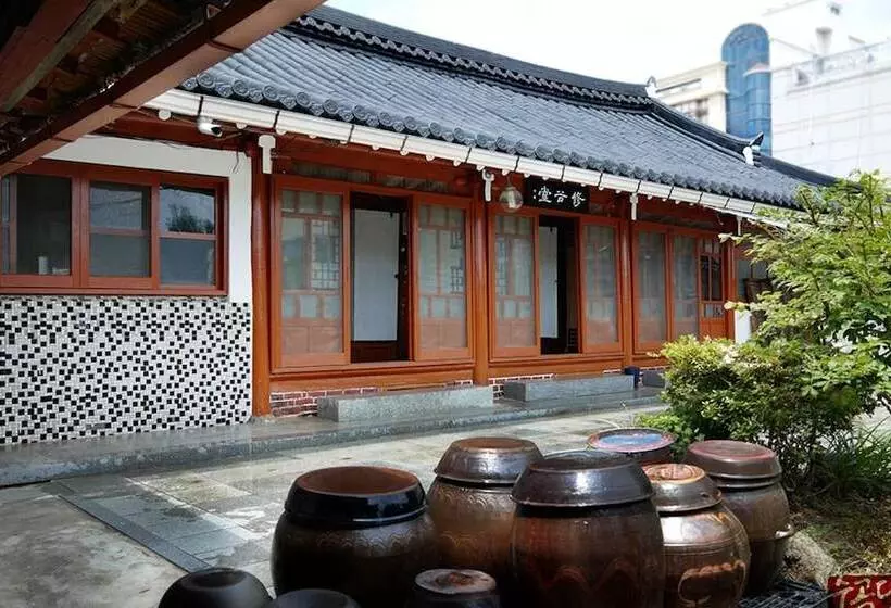 ホテル Namwon Sugokdang Hanok Stay