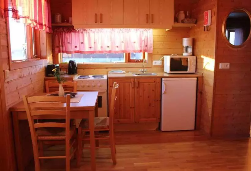 هتل Uthlid Cottages