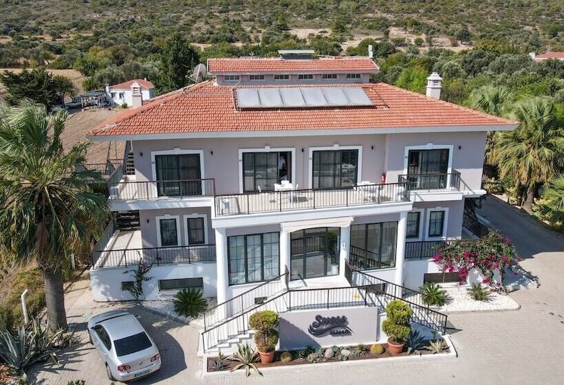 Suess Alaçatı Otel
