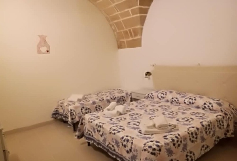 Отель Angolo Del Corso