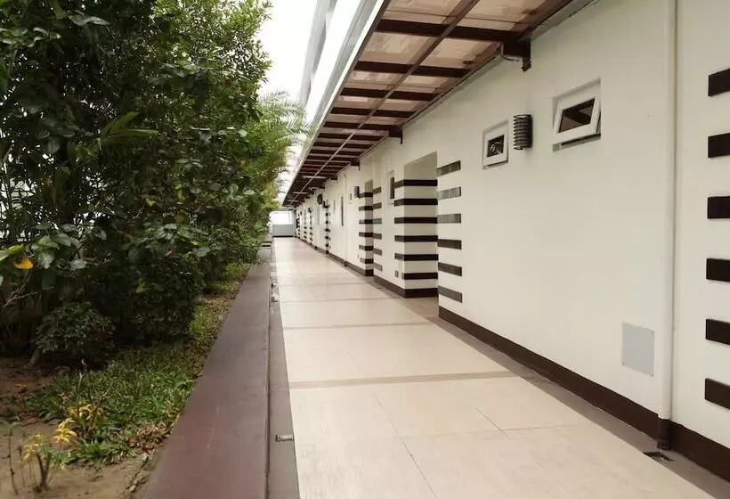 ホテル Centtro Residences