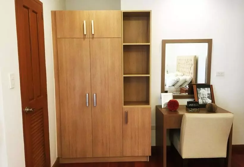 ホテル Centtro Residences