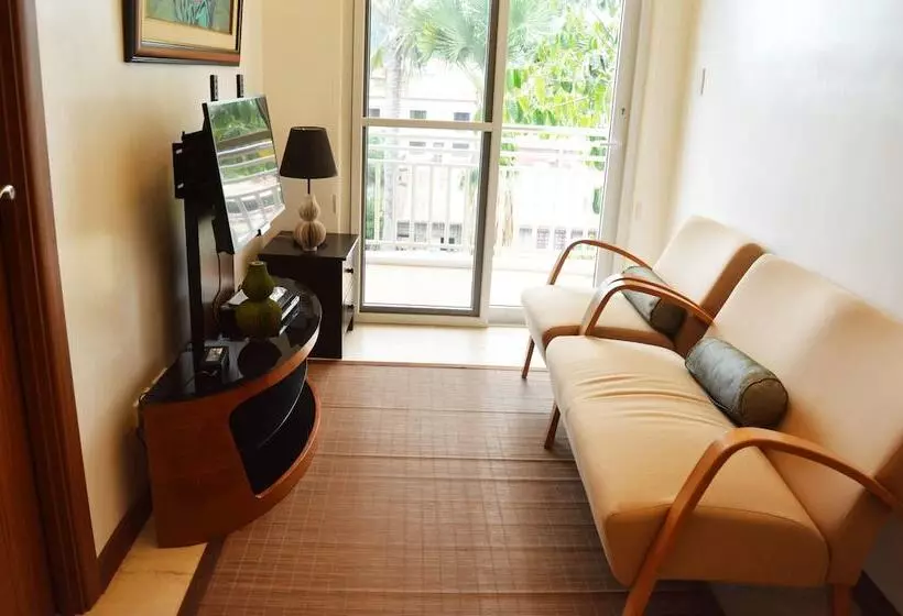 ホテル Centtro Residences