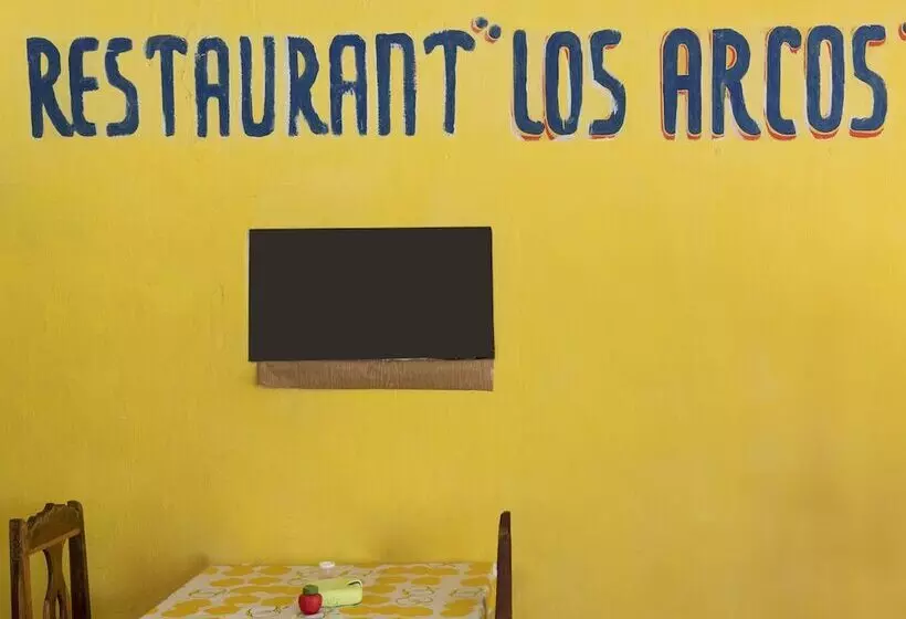 هتل Los Arcos