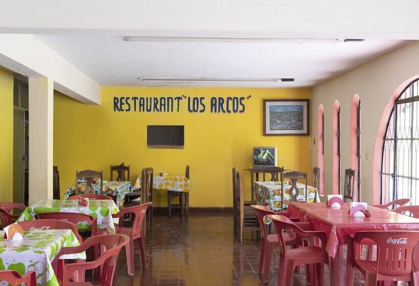 Hotel Los Arcos