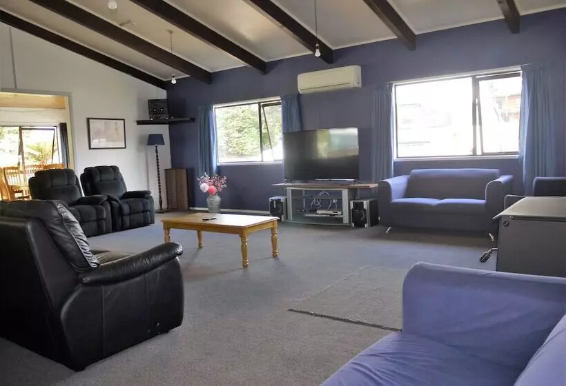 Hotelli Manowhenua Lodge   Hostel