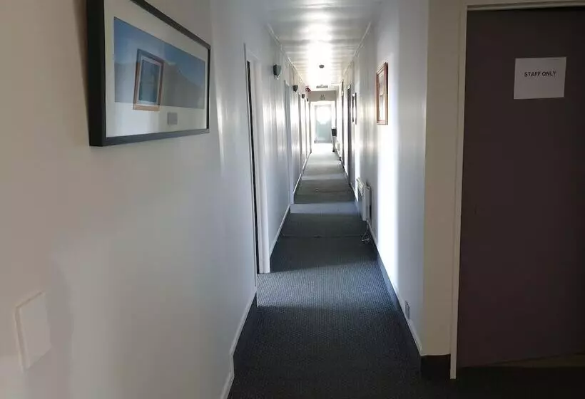 Hotelli Manowhenua Lodge   Hostel