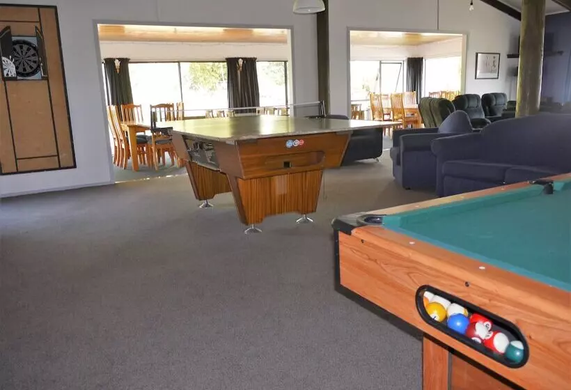 Hotelli Manowhenua Lodge   Hostel