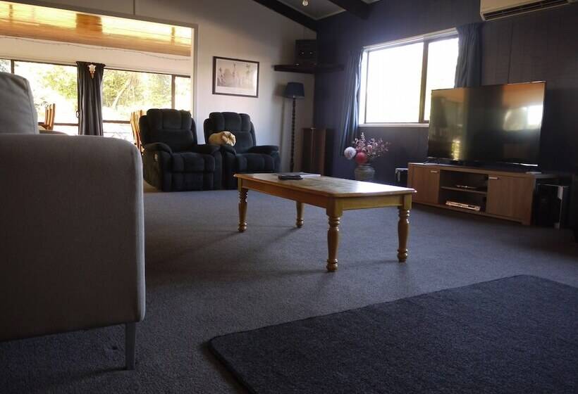 בית מלון כפרי Manowhenua Lodge Hostel