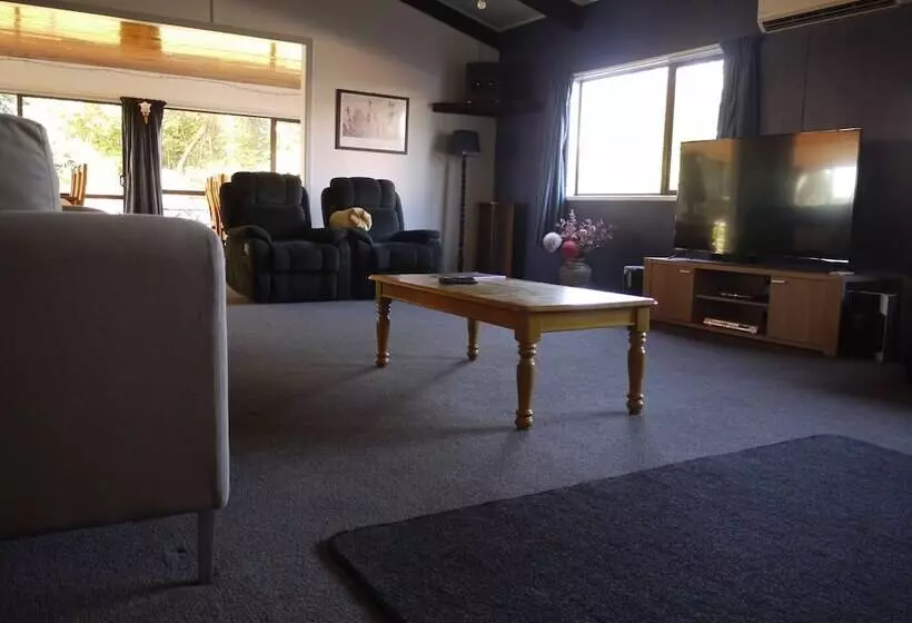 Hotelli Manowhenua Lodge   Hostel