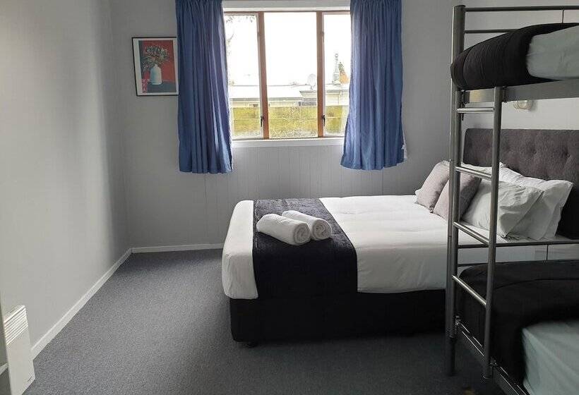 בית מלון כפרי Manowhenua Lodge Hostel