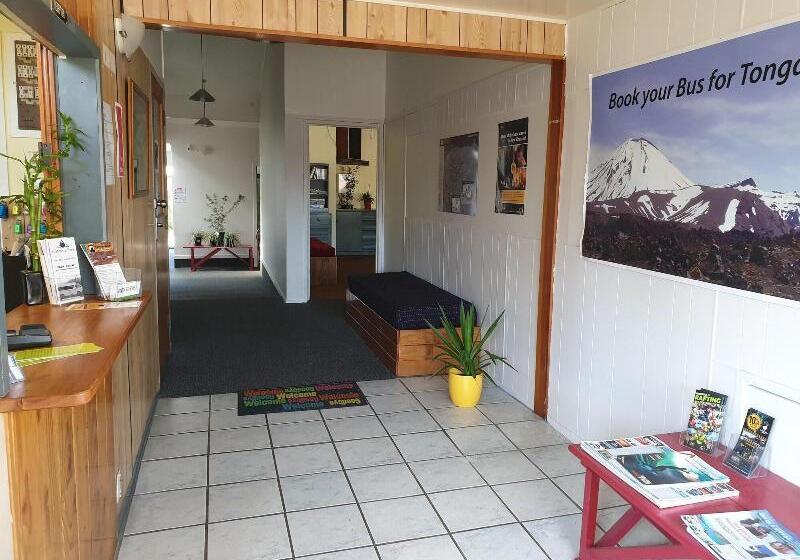 בית מלון כפרי Manowhenua Lodge Hostel