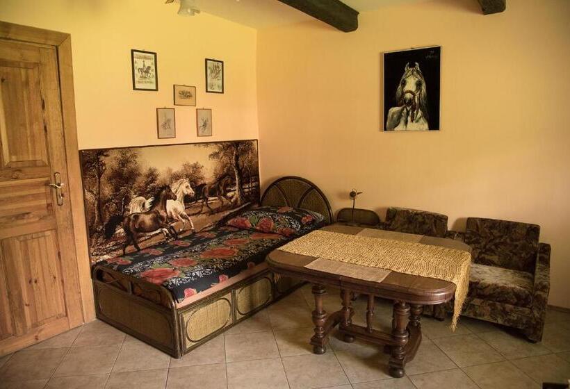 فندق Dwor Trzesniow