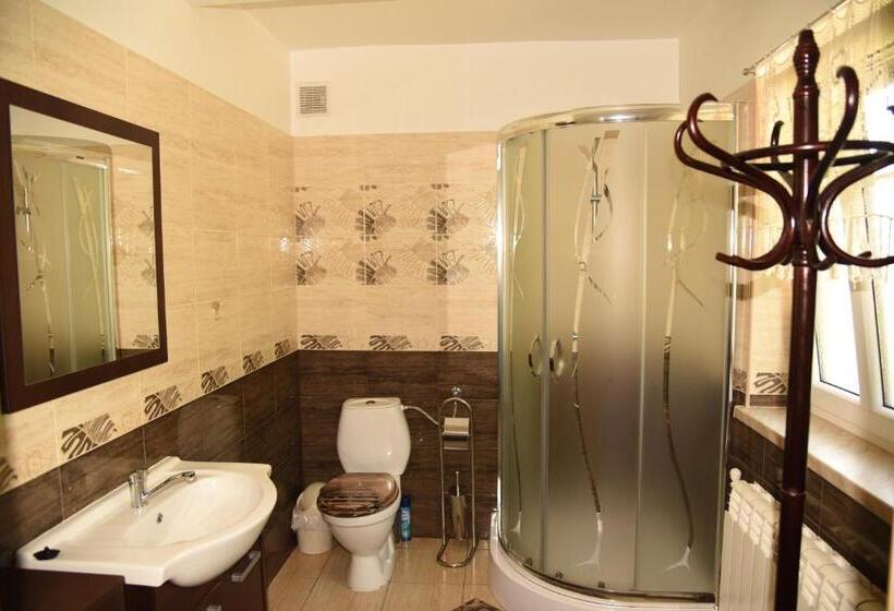 فندق Dwor Trzesniow