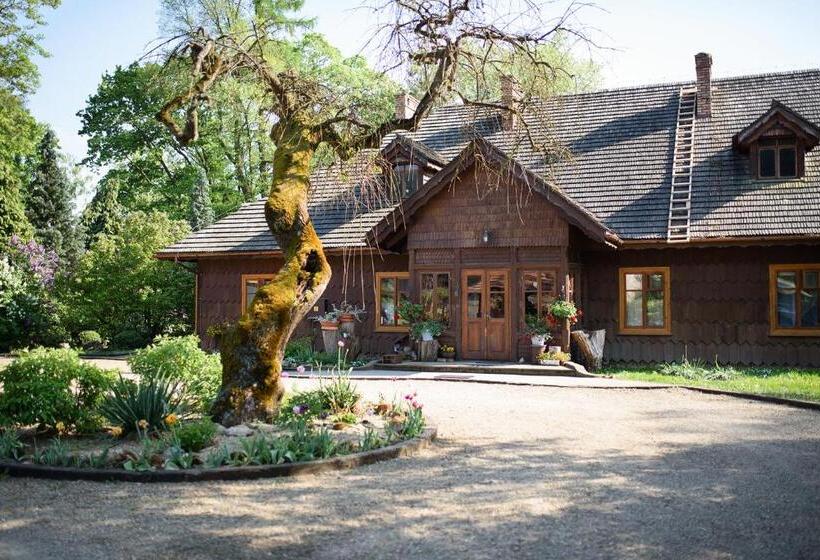 فندق Dwor Trzesniow