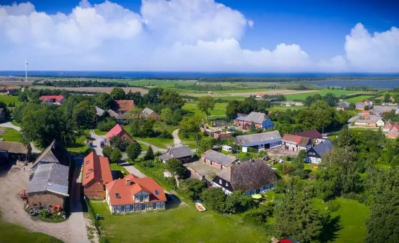 Hotelli Nad Morzem I Jeziorem Dworek Kopań