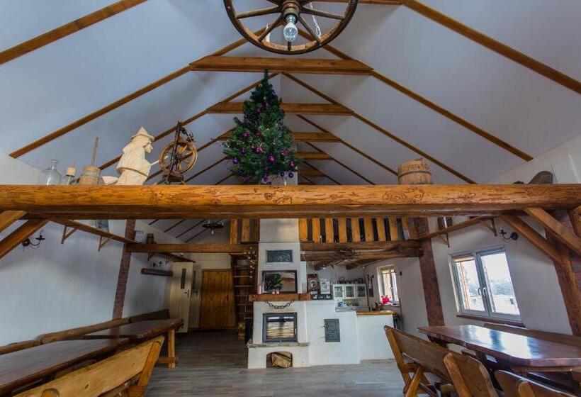 ホテル Agroturystyka Pawlikówka