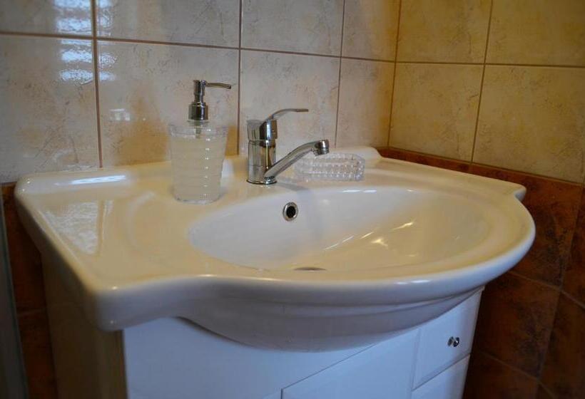 ホテル Agroturystyka Pawlikówka