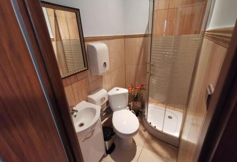 מלון כמוסות Jedności Hostel