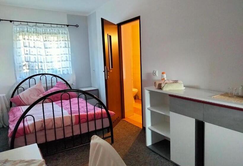 فندق Pod Piramidą