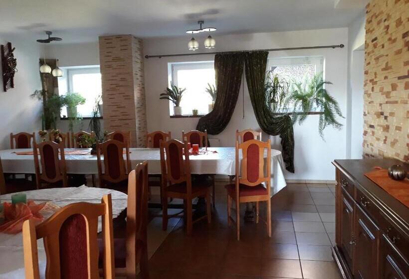 فندق Pod Piramidą