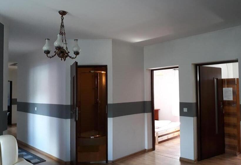 فندق Pod Piramidą