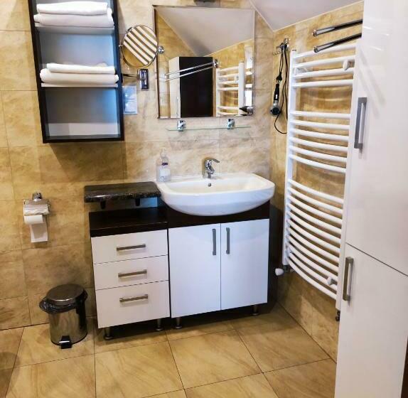 פנסיון Dworek Dąbrowa