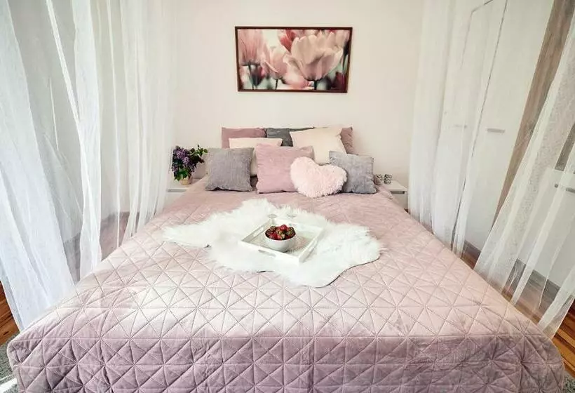 ペンション Warmia Rooms Red Room