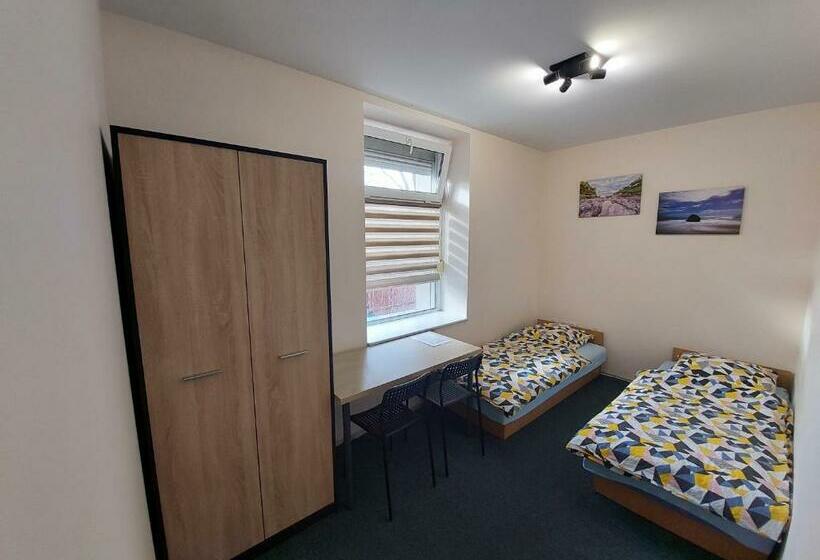 הוסטל Noclegi Słodki Sen 2