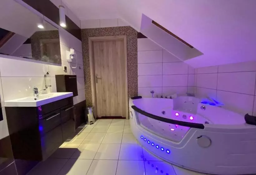 Retkeilymaja Zajazd Chata Staropolska