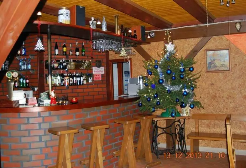 Retkeilymaja Zajazd I Restauracja Myśliwskie Zacisze