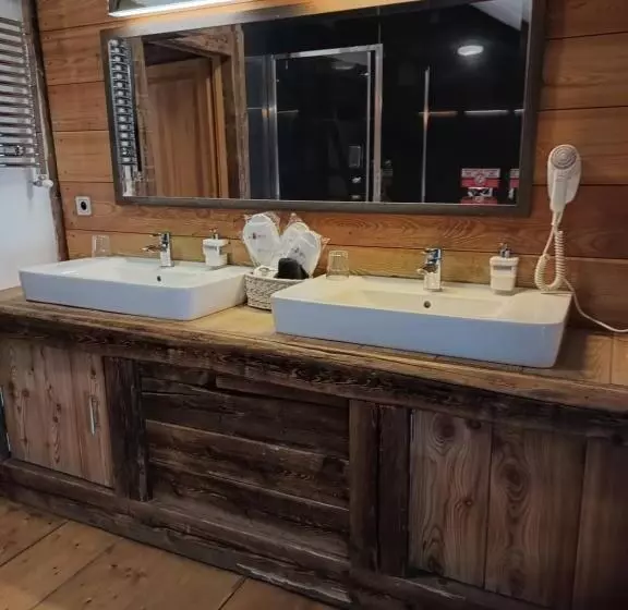 Retkeilymaja Zajazd Karczma Zagłoba