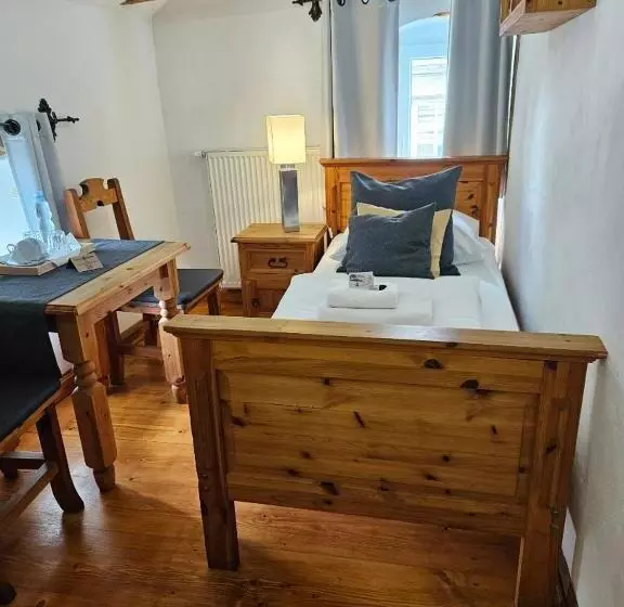 Retkeilymaja Zajazd Karczma Zagłoba