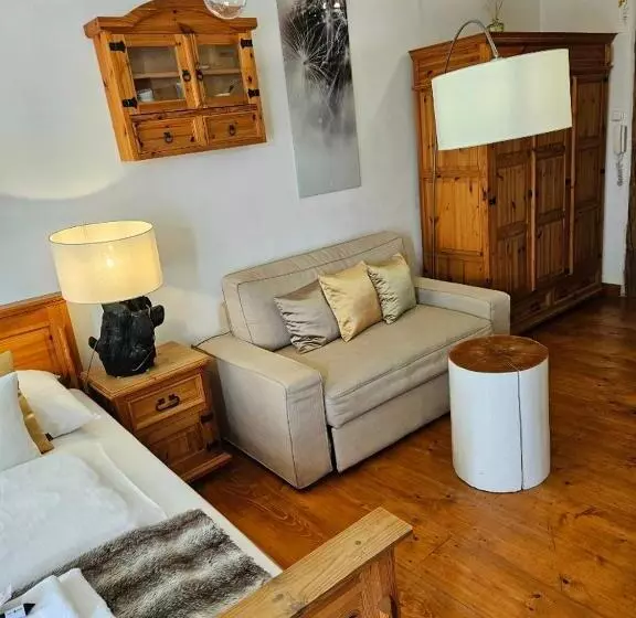 Retkeilymaja Zajazd Karczma Zagłoba