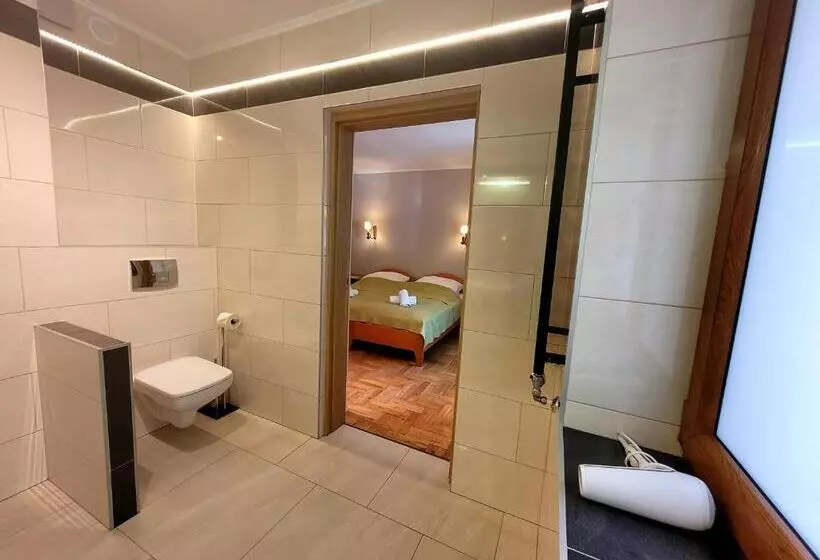 Aamiaismajoitus (B&B) Rezydencja Leśny Dwór