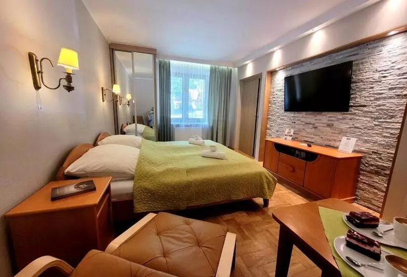 Aamiaismajoitus (B&B) Rezydencja Leśny Dwór