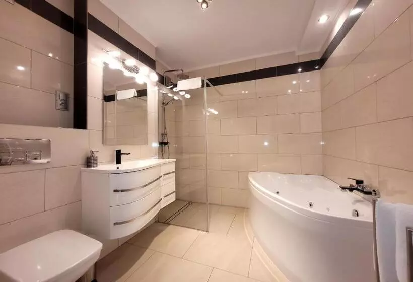 Aamiaismajoitus (B&B) Rezydencja Leśny Dwór