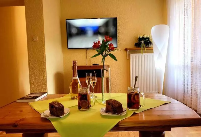 Aamiaismajoitus (B&B) Rezydencja Leśny Dwór