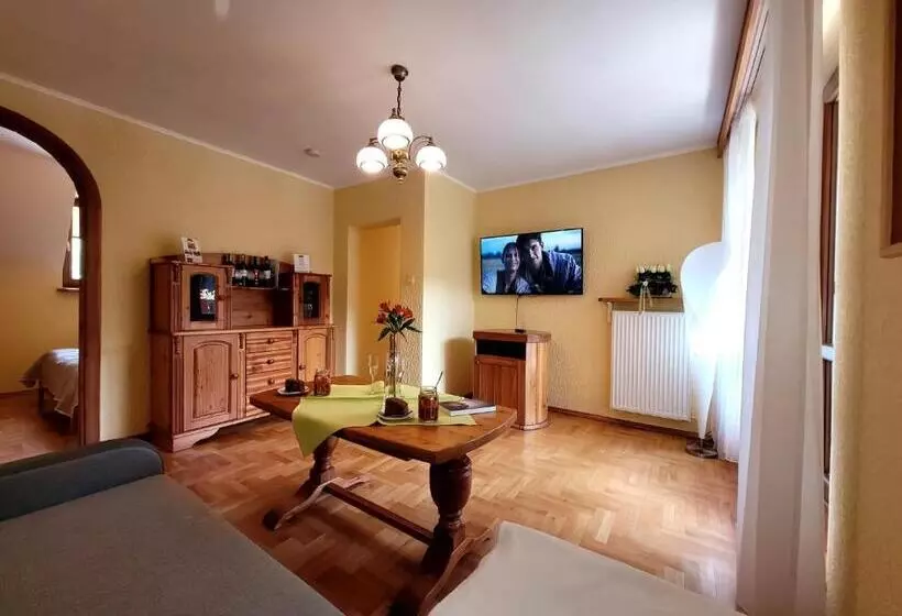 Aamiaismajoitus (B&B) Rezydencja Leśny Dwór