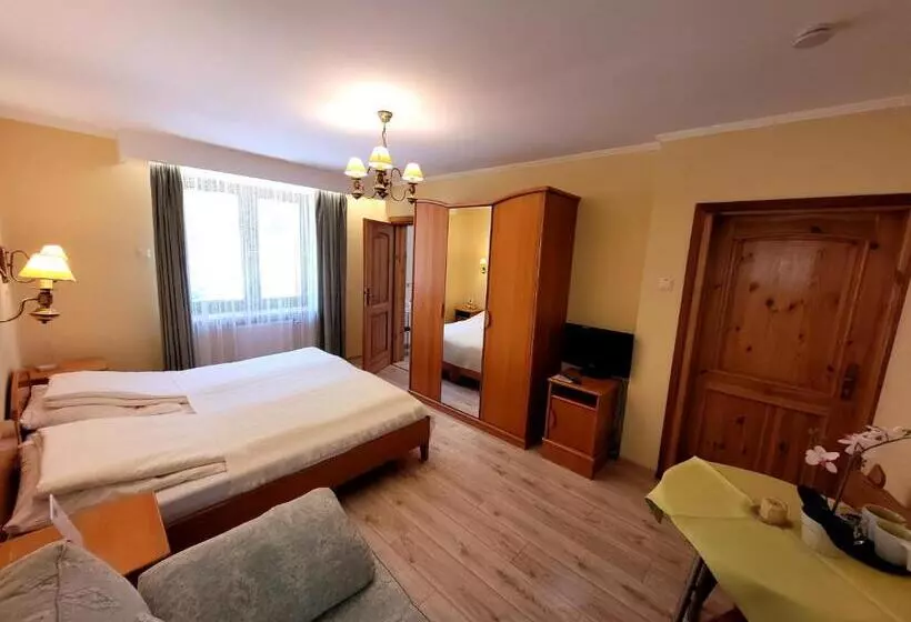 Aamiaismajoitus (B&B) Rezydencja Leśny Dwór
