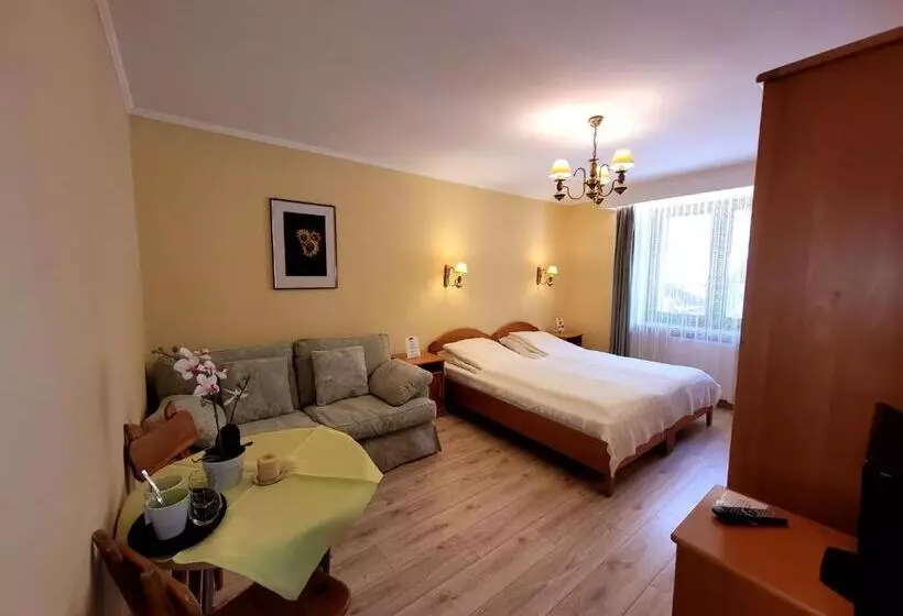 Aamiaismajoitus (B&B) Rezydencja Leśny Dwór